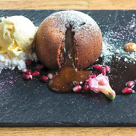 Regatta Restauracja מלון 4*